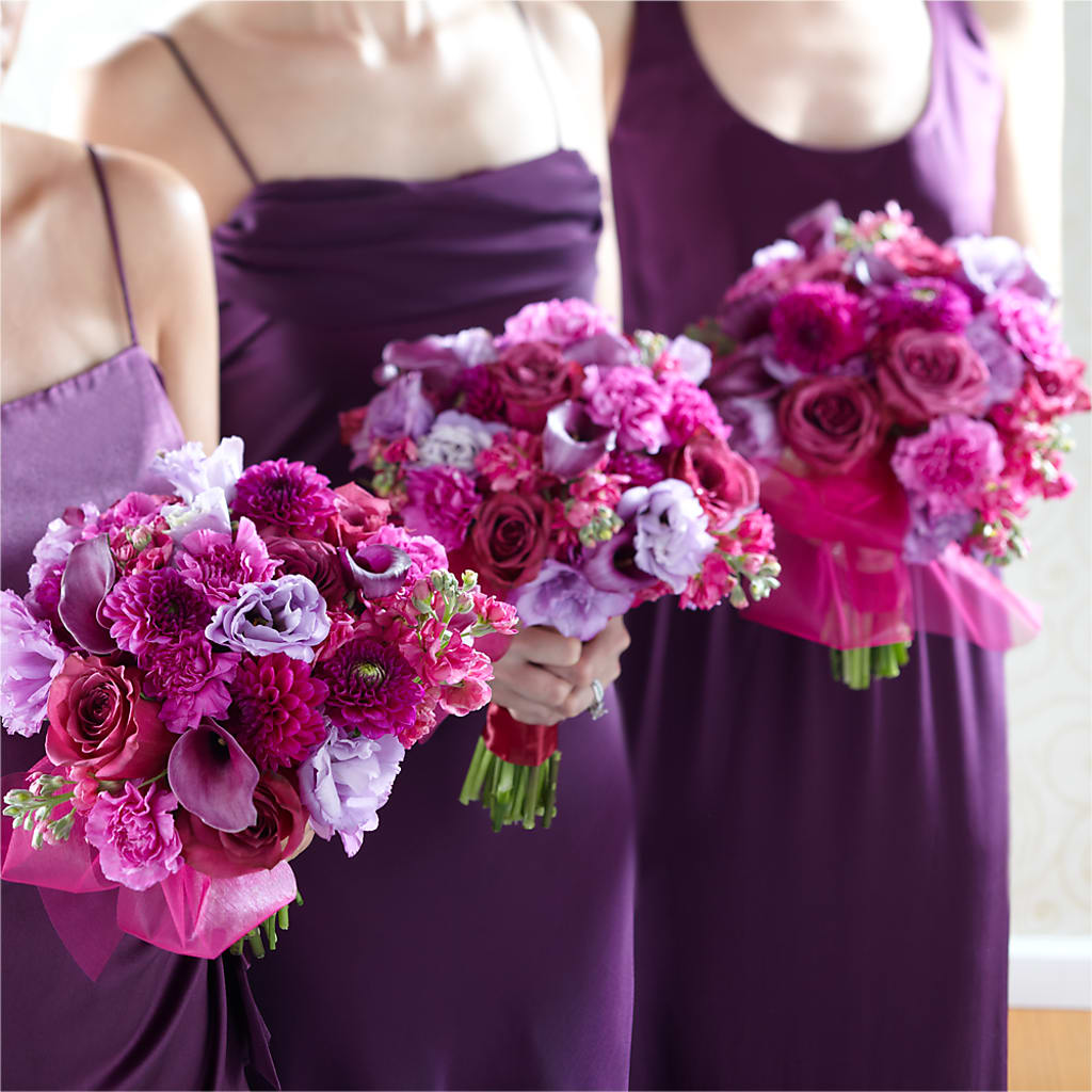 Bridesmaid's Garden Bouquet – Emotional Bonding, Niles IL