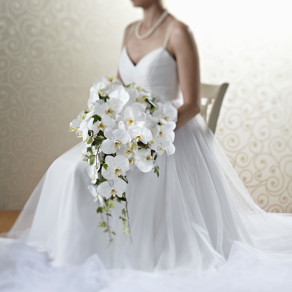 Classic White Bouquet – Emotional Bonding, Niles IL