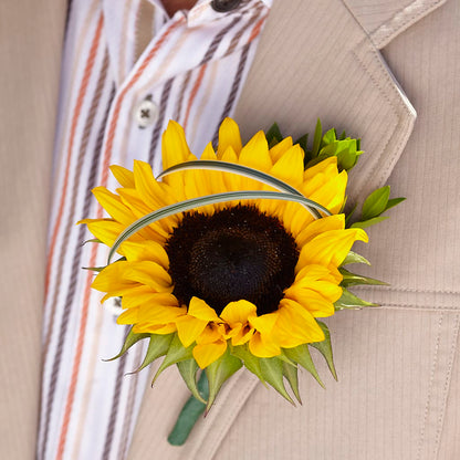 Free Spirit Boutonniere –  Emotional Bonding, Niles IL